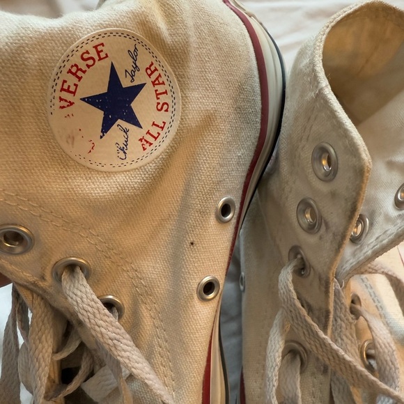 Converse White Sneakers Timeless Style and Comfort - Picture 2 of 8